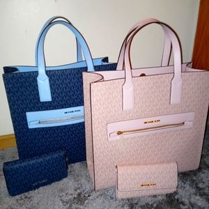 Michael Kors Blush Pink 2pc Travel Set